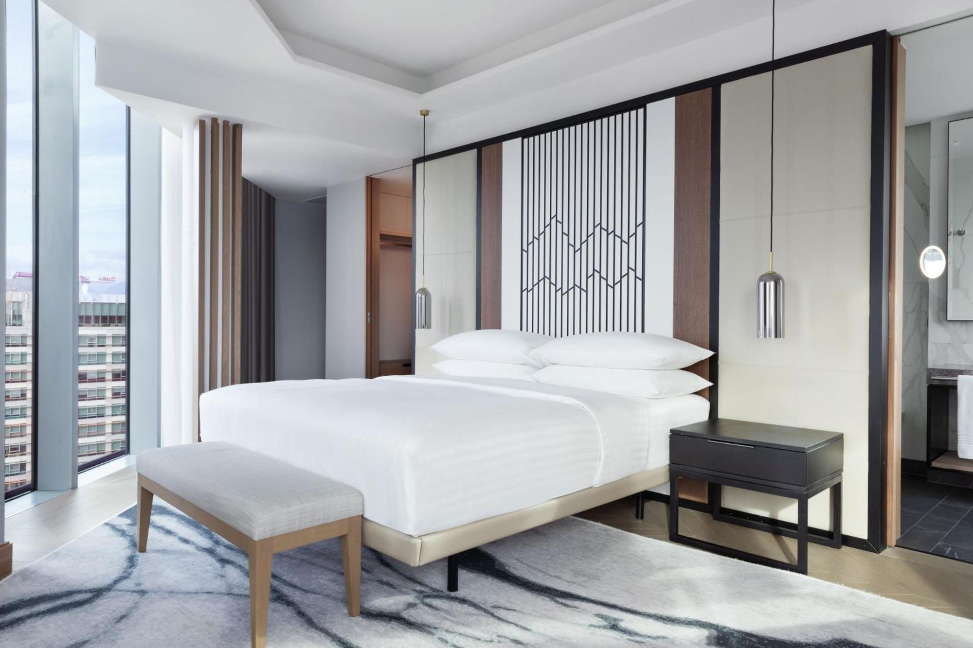 Premier King Suite - Club Lounge Access